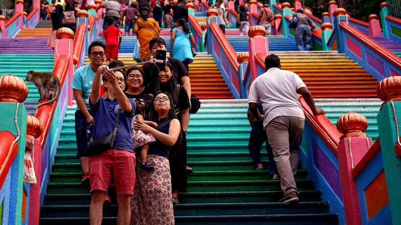 Kuala Lumpur: Batu Caves & Historic Buildings Tour - What the guides add to the ride