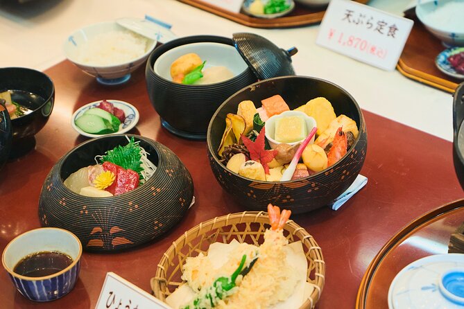 Kyoto Gion: 2-Hour Geisha Culture & History Walking Tour - Yasaka Shrine and Hokan-ji Temple