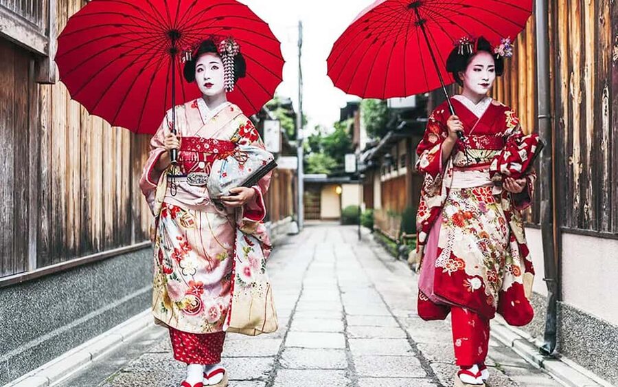 Kyoto: Gion Hidden Gems & Geisha Culture Tour - Starting beside Shijo Bridge