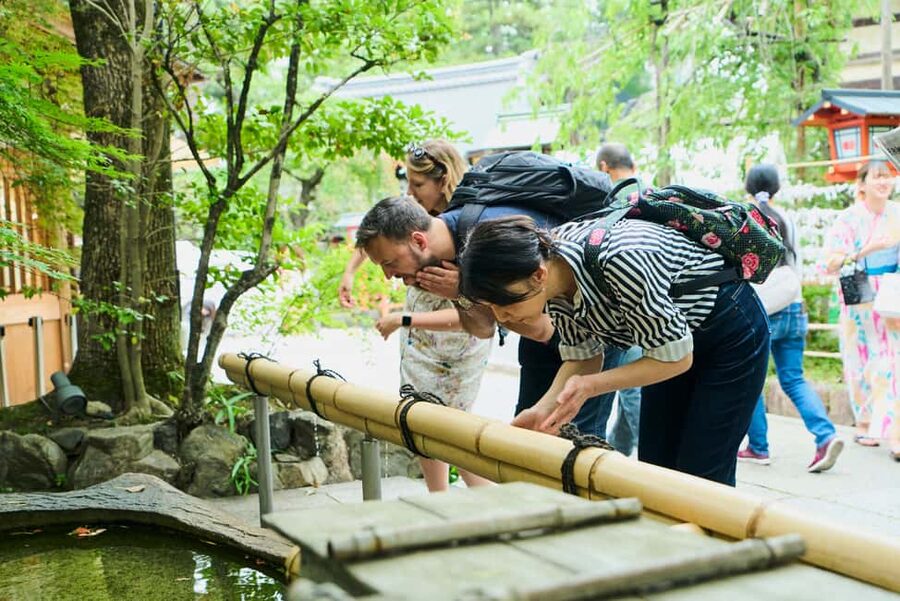 Kyoto: Gion Hidden Gems & Geisha Culture Tour - Tatsumi-jinja Shrine and small-scale Kyoto