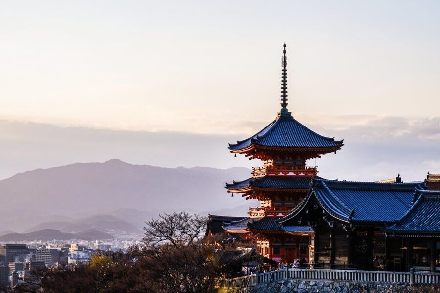 Kyoto: Historic Higashiyama Walking Tour - Why this four-hour route works so well