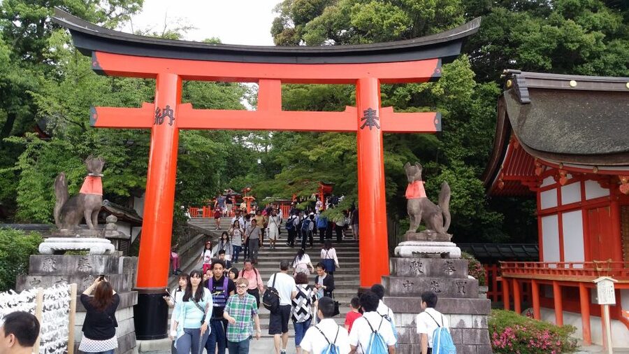 Kyoto: Historic Higashiyama Walking Tour - Fushimi Inari and the tunnel of vermilion gates