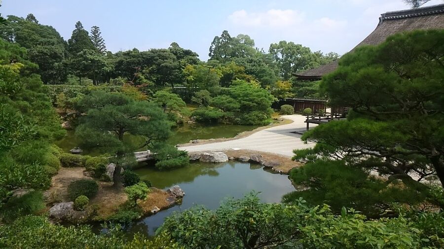 Kyoto: Historic Higashiyama Walking Tour - Sannenzaka, Ninenzaka, and the climb toward Kiyomizu-dera