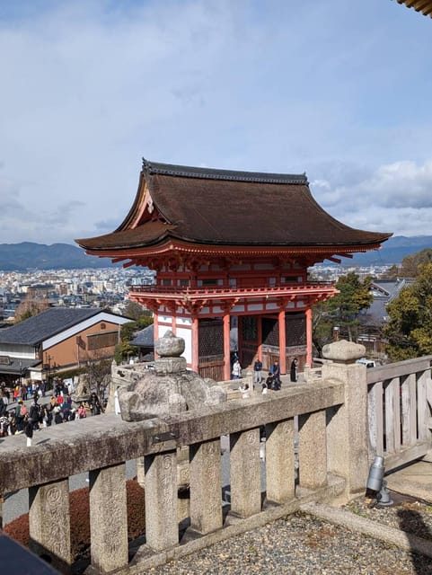 Kyoto: Private 2.5 Hour Historical Walking Tour - The guides are the real value