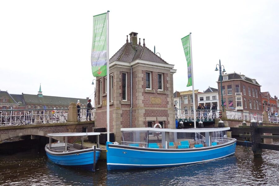 Leiden: Cruise through the Historic City Center with Guide - Starting beside Leiden’s Blauwpoortsbrug
