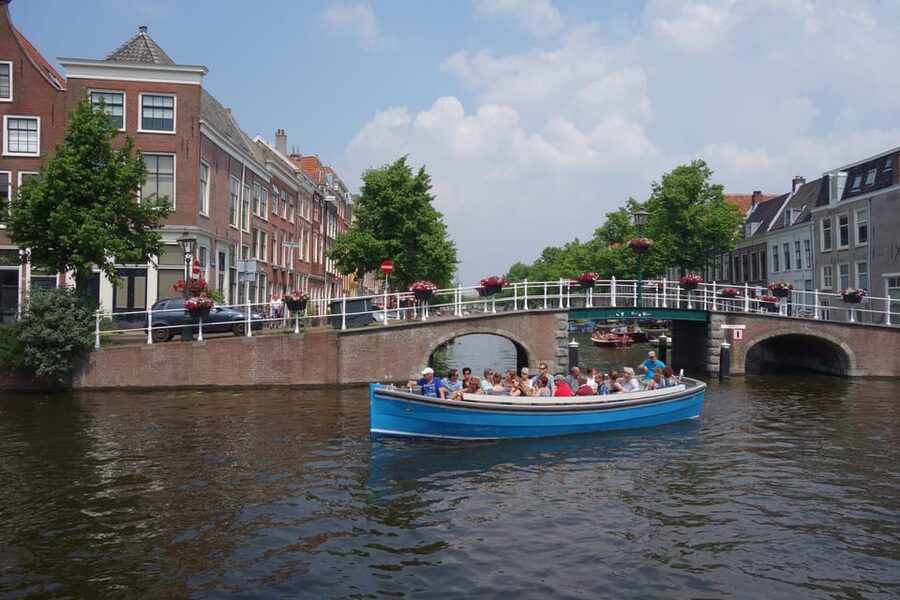Leiden: Cruise through the Historic City Center with Guide - Parks, terraces, the observatory, and Hortus Botanicus