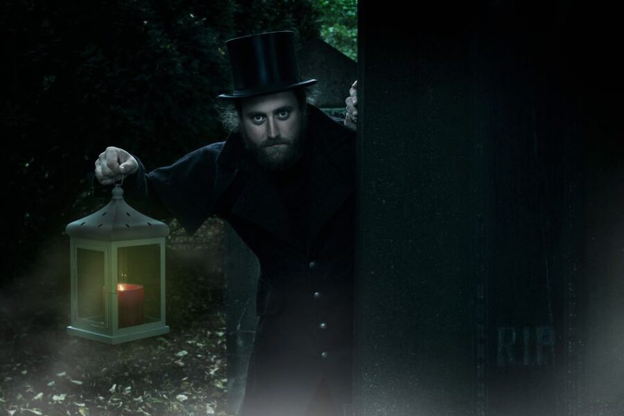 Leipzig Old Cemetery: 75-Minute Dark History Tour - Meeting the gravedigger outside the Grassi Museum