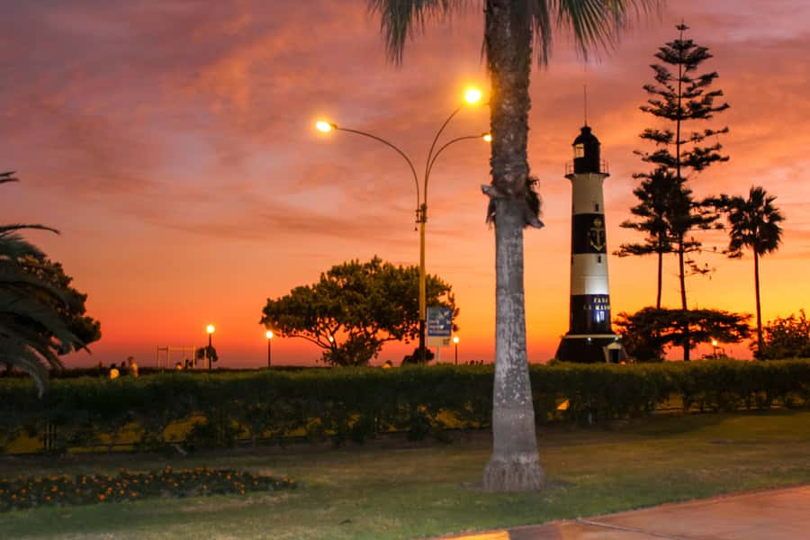 Lima: Historic Downtown, Miraflores & Catacombs Private Tour - Plaza Mayor and the colonial center