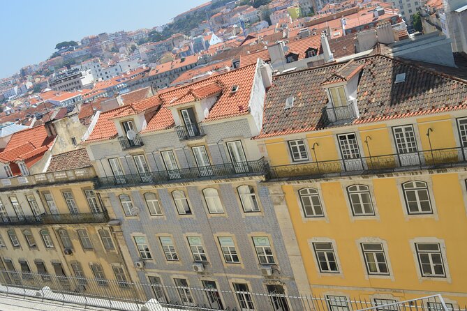 Lisbon city tour on history, culture and current topics - Rua Augusta and the long way to Alfama