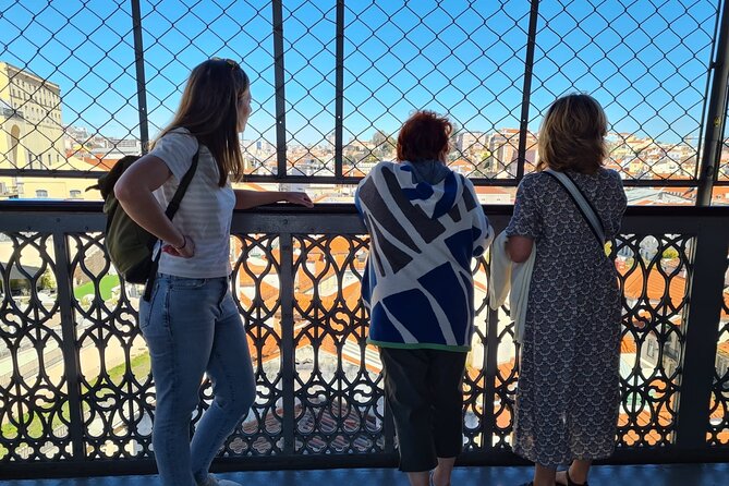 Lisbon city tour on history, culture and current topics - Santa Luzia and the finish by the Tejo