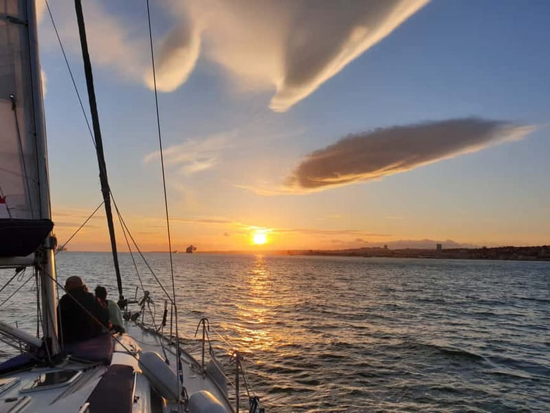 Lisbon: Daytime or Sunset Boat Cruise with History and Wine - Leaving Belém with the Monument to the Discoveries