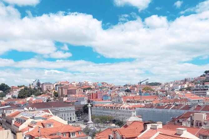 Lisbon Essential Walking Tour: History, Stories and Lifestyle - San Roque, plain outside and lavish within