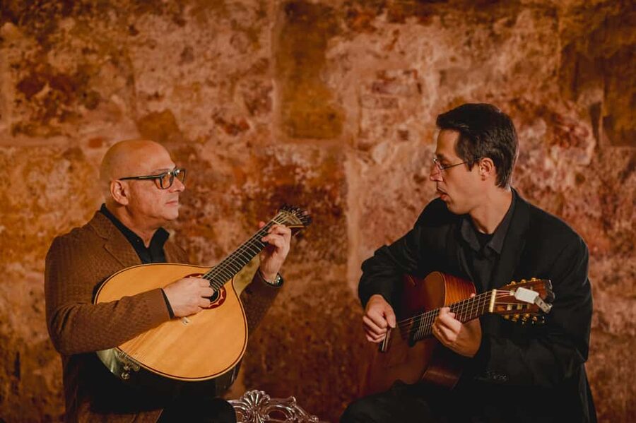 Lisbon: Fado Show with Wine in a Historic Venue - What happens during the 50-minute performance