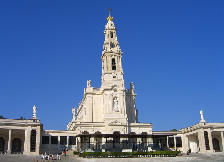 Lisbon: Fátima & Holy Eucaristy Miracle Relic, Spiritual Day - Fátima begins at the Chapel of the Apparitions