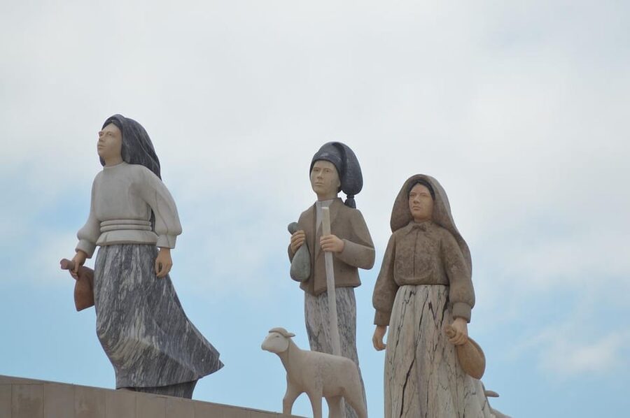 Lisbon: Fátima & Holy Eucaristy Miracle Relic, Spiritual Day - Lunch is flexible, but it is not included