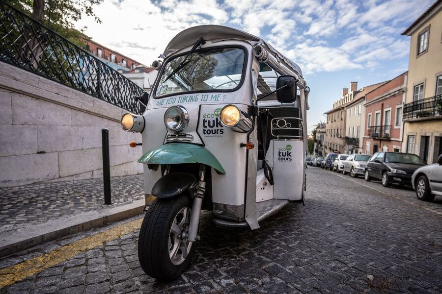 Lisbon: Guided Tuk-Tuk Tour Along the Historic Tram Line 28 - Carmo, Principe Real, and the grand finish