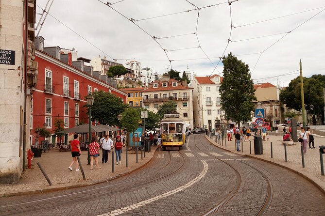 Lisbon Highlights - Private Tour with Van and Local Guide - Lisbon Cathedral and the story beneath the stones