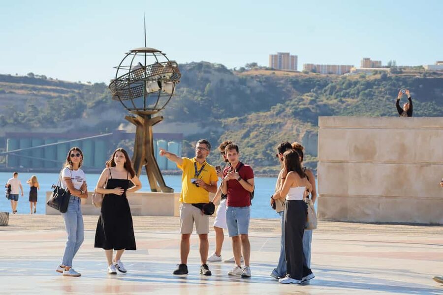 Lisbon: Historical Walking Tour with Jeronimos Monastery - The guide makes the difference