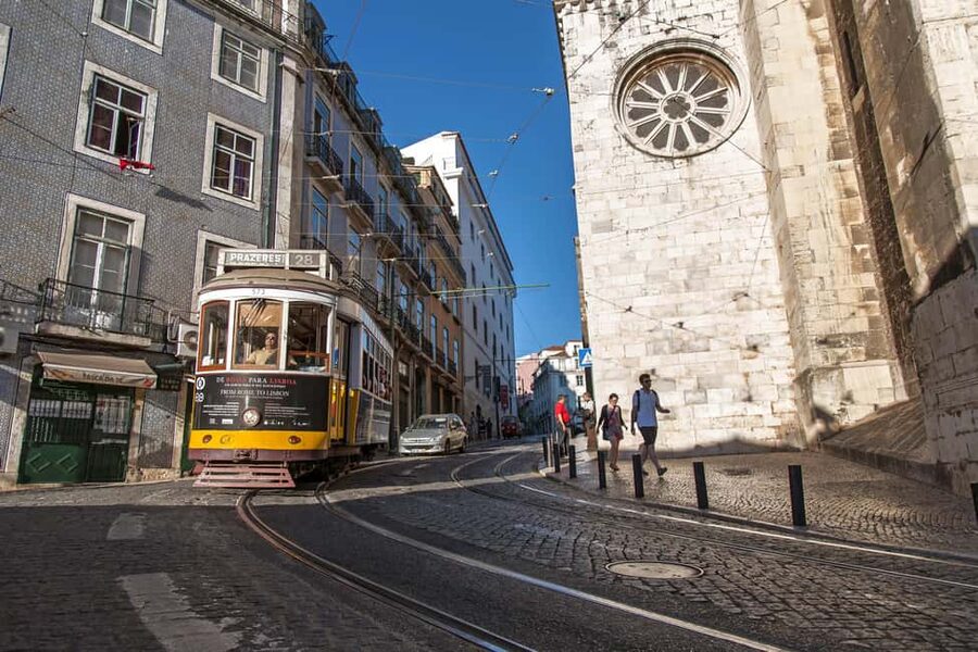 Lisbon: Jewish History Private Tour - Largo do Carmo and the Carmo Convent