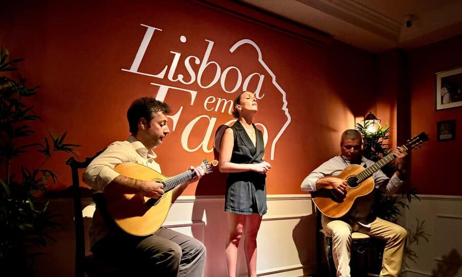 Lisbon: Live Fado Show with Port Wine in Historic Center - The Opening: Port Wine and a Way Into Fado