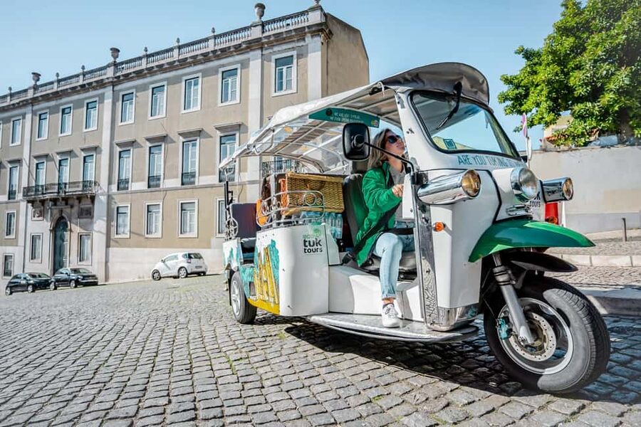 Lisbon on a Tuk Tuk Tour: History & Viewpoints - Key points to know before you book