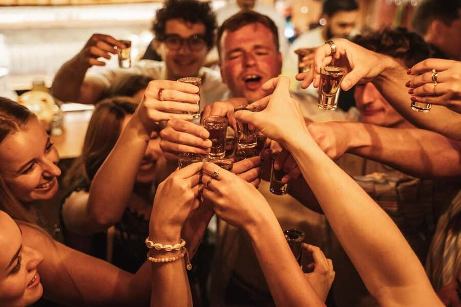 Lisbon: Private Dark History Walking Tour with Drinks - Why this Lisbon night is different from a normal pub crawl