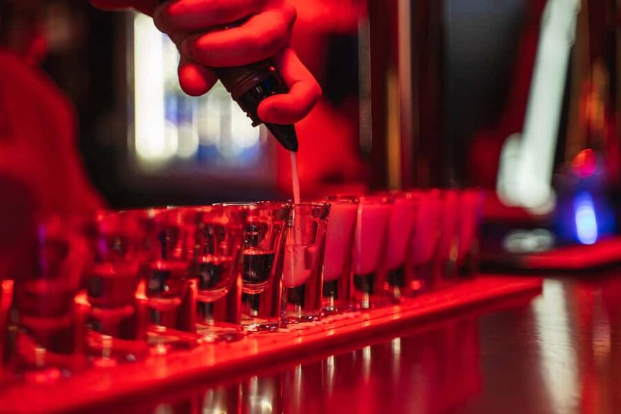 Lisbon: Private Dark History Walking Tour with Drinks - Meeting at Largo do Carmo