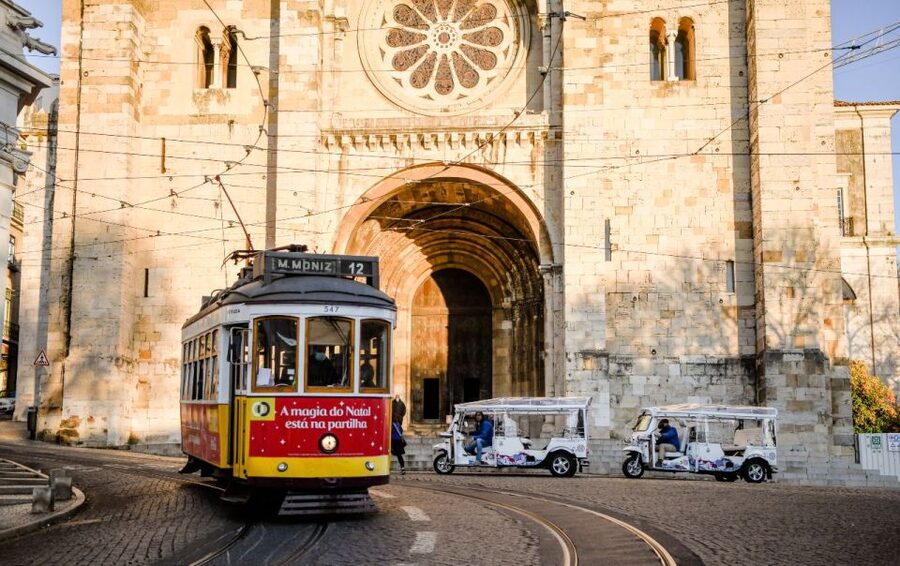 Lisbon: Private Historic Tour by Eco Tuk Tuk - Graça and the old quarters