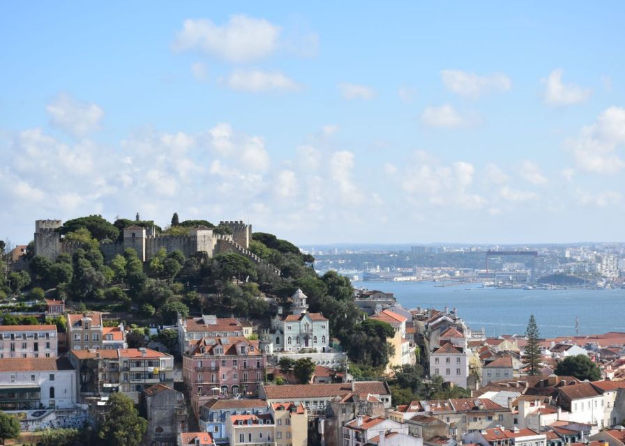 Lisbon: Private Historic Tour by Eco Tuk Tuk - São Vicente, the Pantheon, and Chafariz d’El-Rei