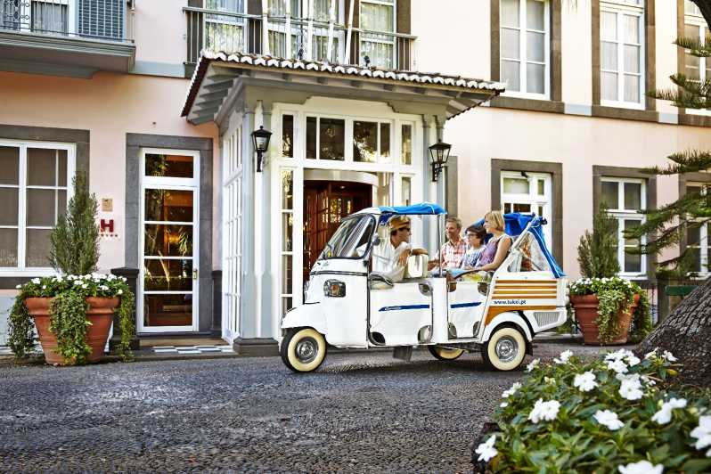 Lisbon's historic old town in a tuk-tuk in German - Key points to know before booking