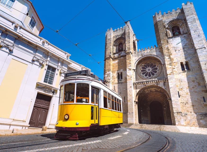 Lisbon's historic old town in a tuk-tuk in German - Santa Luzia and Portas do Sol deliver classic Lisbon views