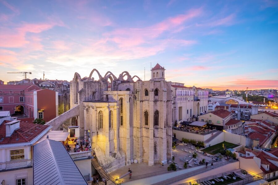 Lisbon's historic old town in a tuk-tuk in German - São Vicente brings churches and history into the route