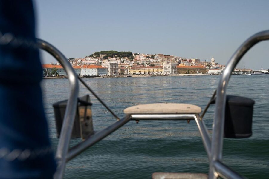 Lisbon: Sunset Sailing with Portuguese Wine and History - Returning past Commerce Square