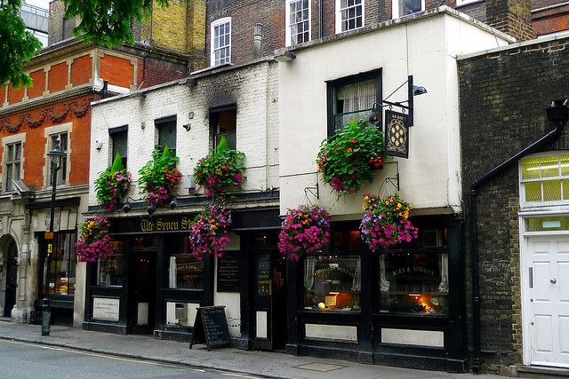 London: 2-Hour Historic Pub Tour - The city’s drinking past, told through odd details