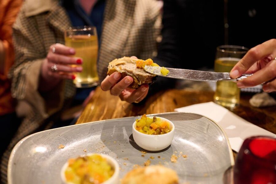 London: Historic Pubs, British Ales & Classic Dishes - Five details that make this pub walk worth your time
