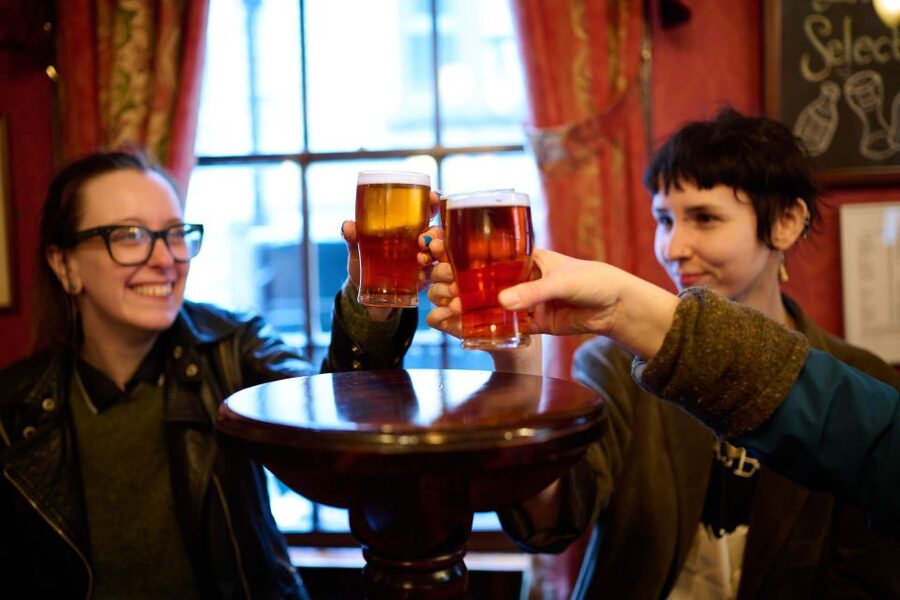 London: Historic Pubs, British Ales & Classic Dishes - Should you book this London pub walk?