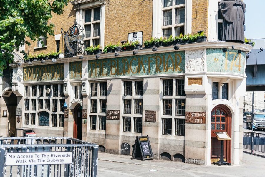 London: Historic Pubs of Central London Walking Tour - Starting outside St Paul’s with London’s drinking past
