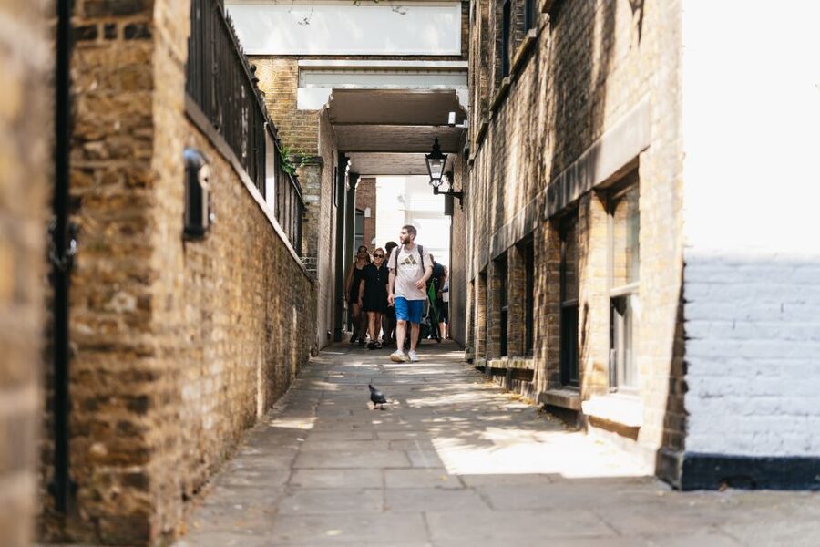 London: Historic Pubs of Central London Walking Tour - Four pubs, four different moods