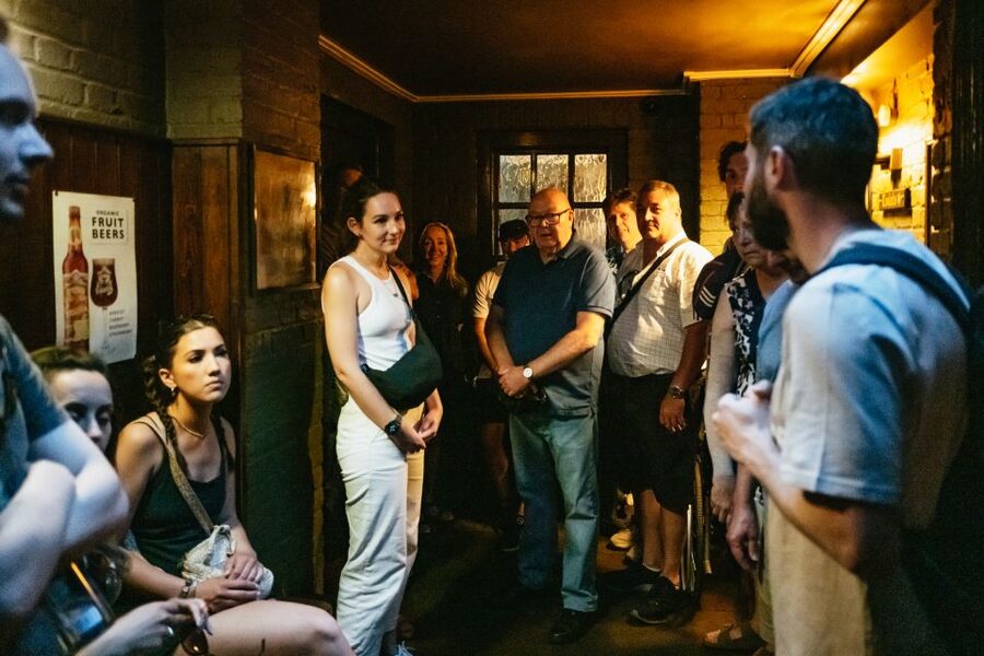 London: Historic Pubs of Central London Walking Tour - The guides make or break the afternoon