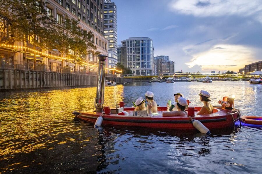 London: Hot Tub Boat Guided Historical Docklands Cruise - Weather, comfort, and what to pack