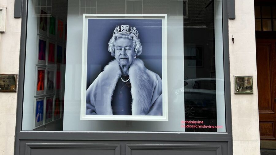 London: Royal Historic Pubs Walking Tour - Palaces, alleyways, tunnels, and odd royal tales