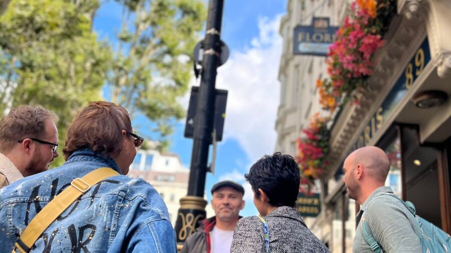 London: Royal Historic Pubs Walking Tour - The walking pace and the final pub