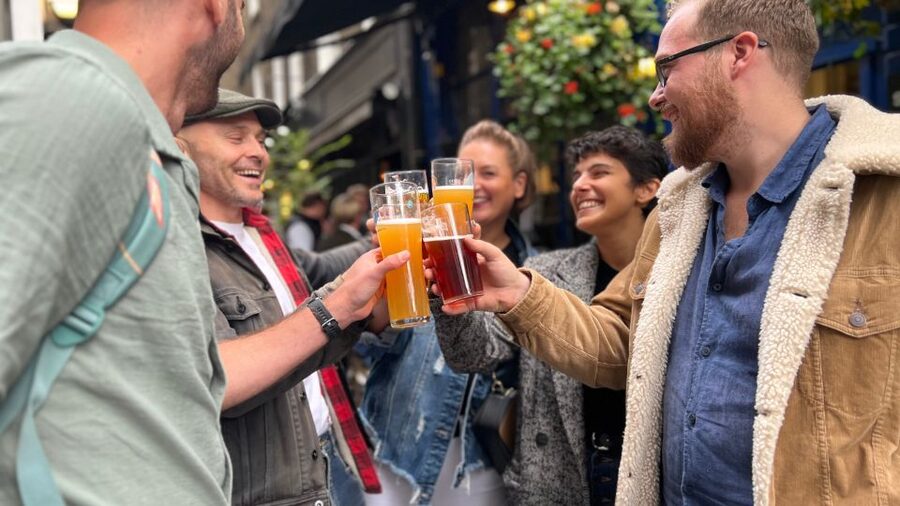 London: Royal Historic Pubs Walking Tour - The guides make or break the experience