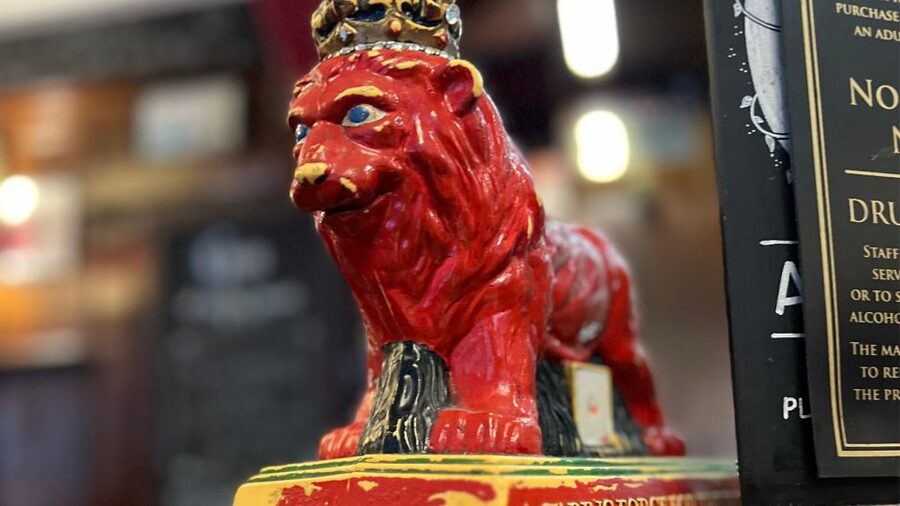 London: Royal Historic Pubs Walking Tour - What $39 really buys you