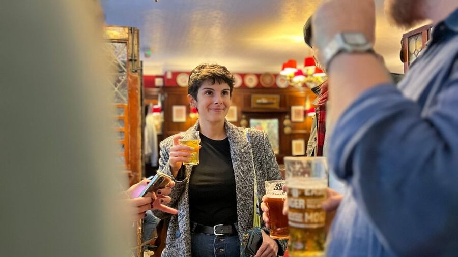 London: Royal Historic Pubs Walking Tour - Four pubs, four different slices of London