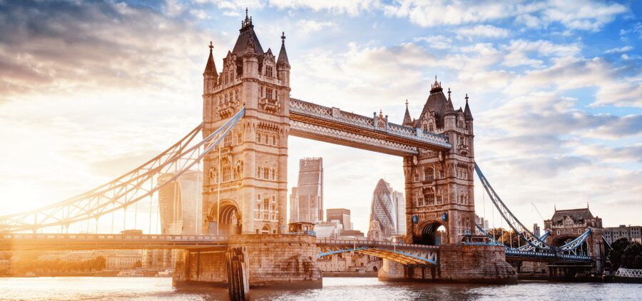 London: Self-Guided History City Tour with an App - Quiet ruins at St. Dunstan in the East