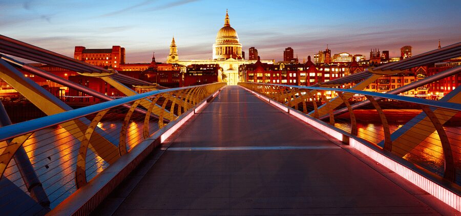 London: Self-Guided History City Tour with an App - Crossing London Bridge to Borough Market