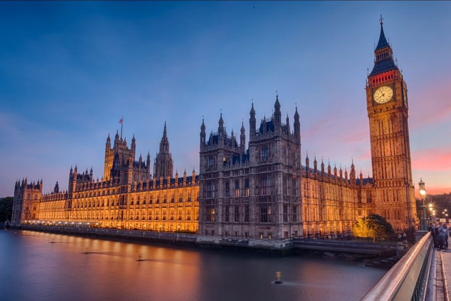 London: Westminster Abbey Tour with a Royal Heritage Guide - Meeting at the Abbey Shop