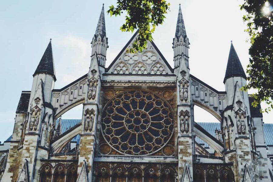 London: Westminster Abbey Tour with a Royal Heritage Guide - Royal weddings, funerals, and public memory
