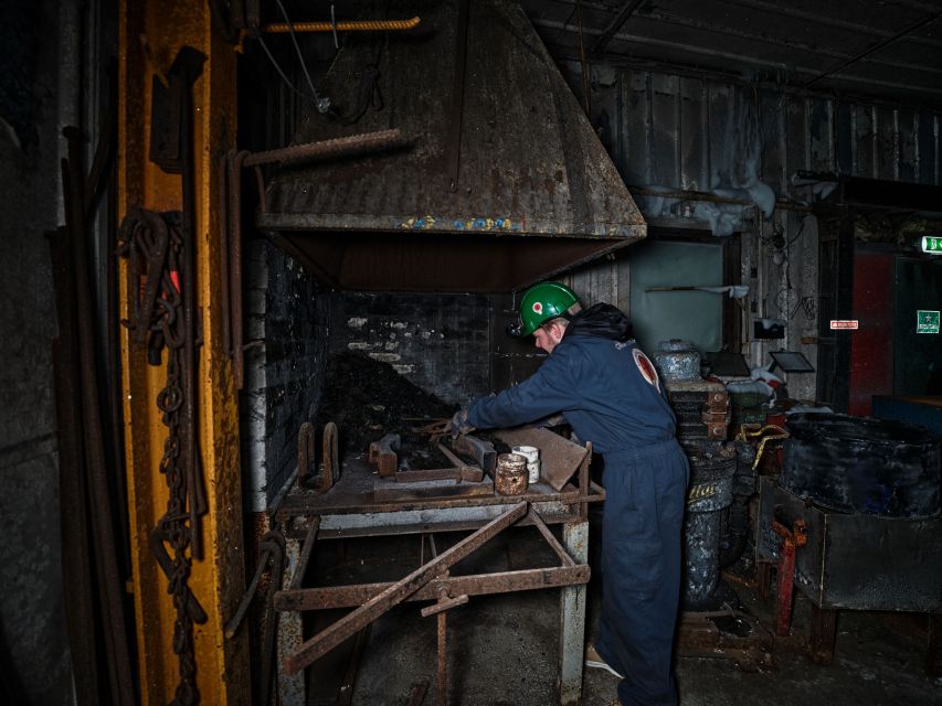 Longyearbyen: Historic Coal Mine Tour at Gruve 3 - A short ride from Longyearbyen to Mine 3
